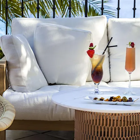 Le Bailli De Suffren Hotel 4*