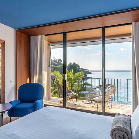 Hotel Le Bailli De Suffren 4*