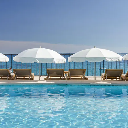 Le Bailli De Suffren Hotel 4*